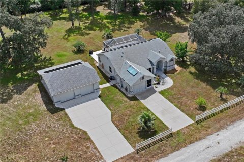 Villa ou maison à Brooksville, Floride 3 chambres, 139.54 m2 № 2401181