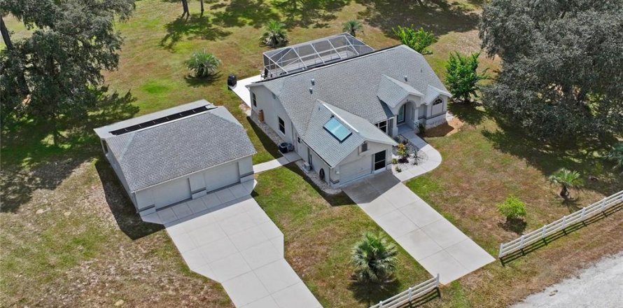 Villa ou maison à Brooksville, Floride 3 chambres, 139.54 m2 № 2401181