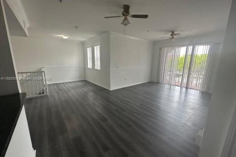 Condominio en alquiler en Doral, Florida, 3 dormitorios, 136.01 m2 № 1931989 - foto 7