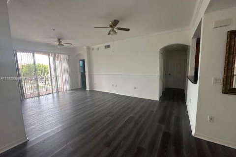 Condominio en alquiler en Doral, Florida, 3 dormitorios, 136.01 m2 № 1931989 - foto 1