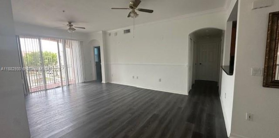 Condominio en Doral, Florida, 3 dormitorios № 1931989