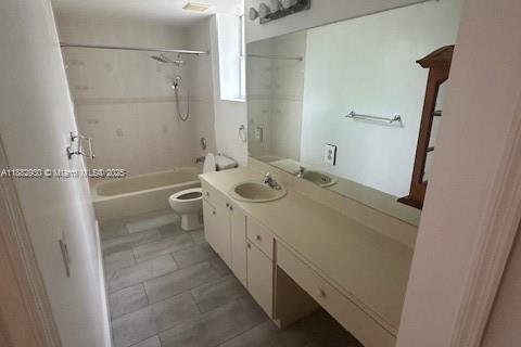 Condominio en alquiler en Doral, Florida, 3 dormitorios, 136.01 m2 № 1931989 - foto 11