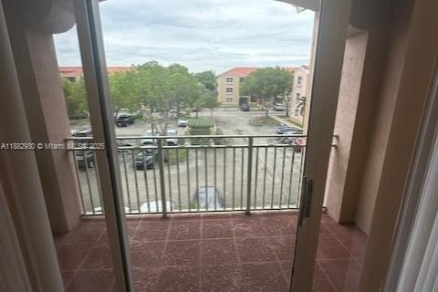 Condominio en alquiler en Doral, Florida, 3 dormitorios, 136.01 m2 № 1931989 - foto 14
