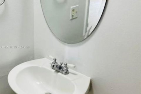 Снять в аренду квартиру в Майами, Флорида 2 спальни, 65.87м2, № 1992655 - фото 6