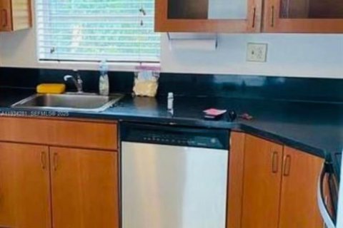 Снять в аренду квартиру в Майами, Флорида 2 спальни, 65.87м2, № 1992655 - фото 8