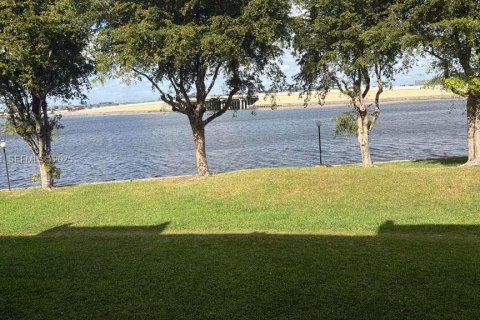 Снять в аренду квартиру в Майами, Флорида 2 спальни, 65.87м2, № 1992655 - фото 2