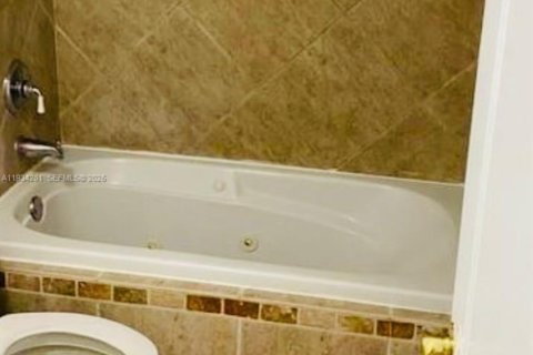 Снять в аренду квартиру в Майами, Флорида 2 спальни, 65.87м2, № 1992655 - фото 4