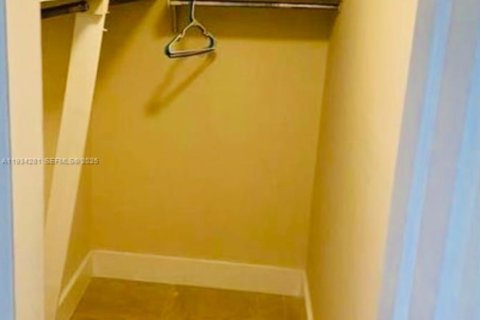 Снять в аренду квартиру в Майами, Флорида 2 спальни, 65.87м2, № 1992655 - фото 5