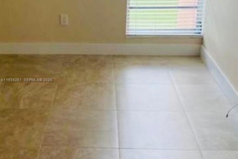 Снять в аренду квартиру в Майами, Флорида 2 спальни, 65.87м2, № 1992655 - фото 9