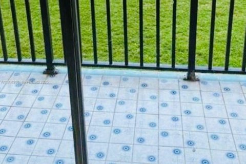 Снять в аренду квартиру в Майами, Флорида 2 спальни, 65.87м2, № 1992655 - фото 3