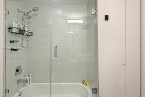 Condominio en venta en Miami, Florida, 2 dormitorios, 96.34 m2 № 2078208 - foto 12