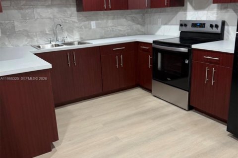 Снять в аренду виллу или дом в Форт-Лодердейл, Флорида 3 спальни, 228.91м2, № 2030504 - фото 3