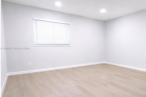 Снять в аренду виллу или дом в Форт-Лодердейл, Флорида 3 спальни, 228.91м2, № 2030504 - фото 7