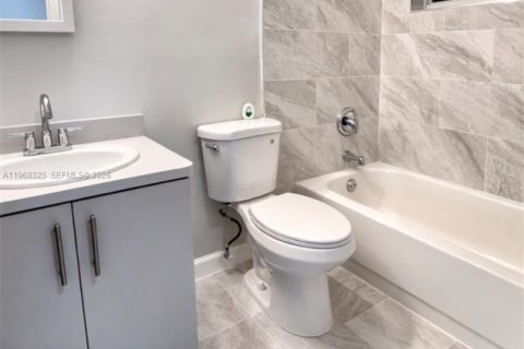 Снять в аренду виллу или дом в Форт-Лодердейл, Флорида 3 спальни, 228.91м2, № 2030504 - фото 8