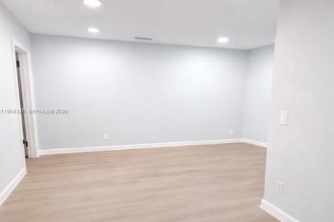 Снять в аренду виллу или дом в Форт-Лодердейл, Флорида 3 спальни, 228.91м2, № 2030504 - фото 5