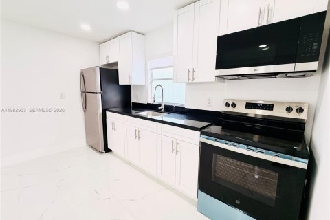 Villa ou maison à louer à Miami, Floride: 1 chambre, 144.37 m2 № 2080493 - photo 6