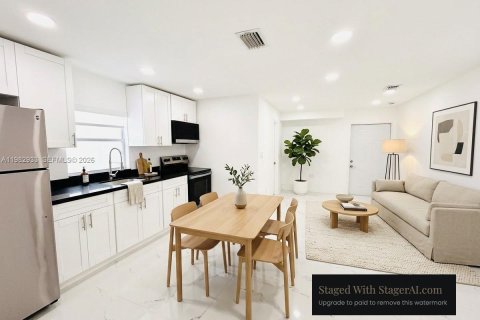 Villa ou maison à louer à Miami, Floride: 1 chambre, 144.37 m2 № 2080493 - photo 2