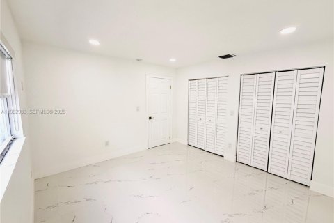 Villa ou maison à louer à Miami, Floride: 1 chambre, 144.37 m2 № 2080493 - photo 8