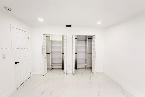 Villa ou maison à louer à Miami, Floride: 1 chambre, 144.37 m2 № 2080493 - photo 11