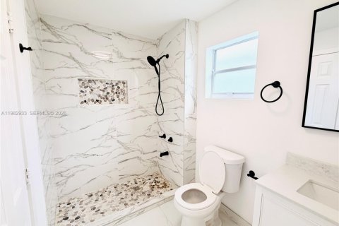 Villa ou maison à louer à Miami, Floride: 1 chambre, 144.37 m2 № 2080493 - photo 9