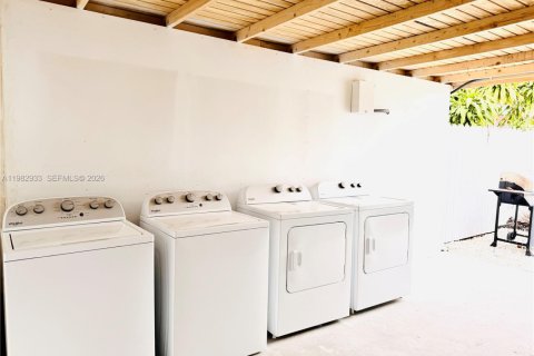 Villa ou maison à louer à Miami, Floride: 1 chambre, 144.37 m2 № 2080493 - photo 12