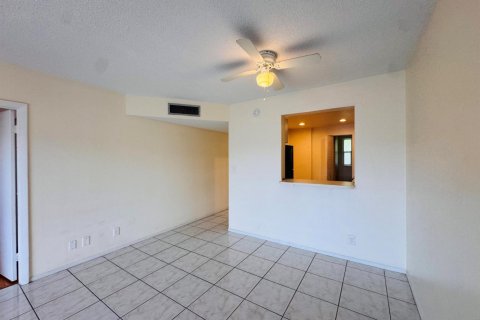 Copropriété à louer à Tamarac, Floride: 1 chambre, 69.68 m2 № 2261993 - photo 18