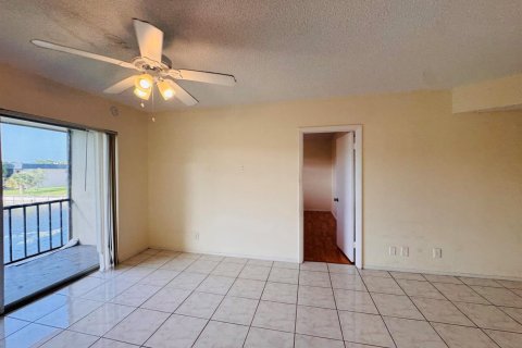 Copropriété à louer à Tamarac, Floride: 1 chambre, 69.68 m2 № 2261993 - photo 2