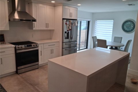 Villa ou maison à vendre à Hialeah, Floride: 3 chambres, 179.21 m2 № 2085458 - photo 6