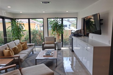 Villa ou maison à vendre à Hialeah, Floride: 3 chambres, 179.21 m2 № 2085458 - photo 9
