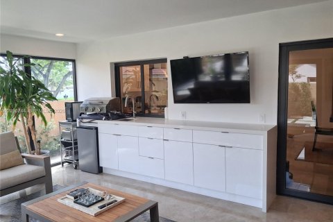 Villa ou maison à vendre à Hialeah, Floride: 3 chambres, 179.21 m2 № 2085458 - photo 11