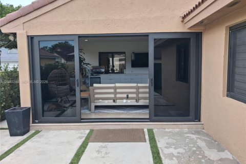Villa ou maison à vendre à Hialeah, Floride: 3 chambres, 179.21 m2 № 2085458 - photo 5