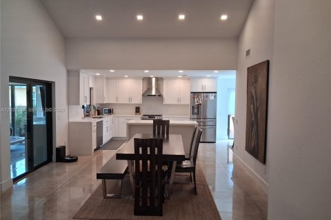 Villa ou maison à vendre à Hialeah, Floride: 3 chambres, 179.21 m2 № 2085458 - photo 7