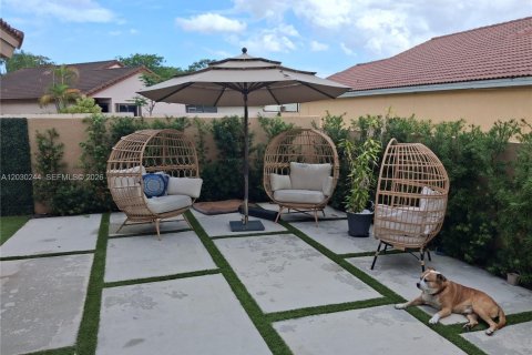 Villa ou maison à vendre à Hialeah, Floride: 3 chambres, 179.21 m2 № 2085458 - photo 4