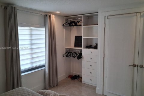 Villa ou maison à vendre à Hialeah, Floride: 3 chambres, 179.21 m2 № 2085458 - photo 12