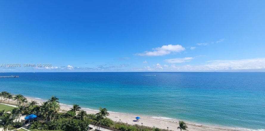 Condominio en Hollywood, Florida, 3 dormitorios  № 2006000