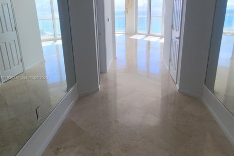 Condominio en venta en Hollywood, Florida, 3 dormitorios, 213.95 m2 № 2006000 - foto 4