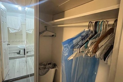 Apartamento en alquiler en Fort Lauderdale, Florida, 1 dormitorio, 162.02 m2 № 2058032 - foto 4