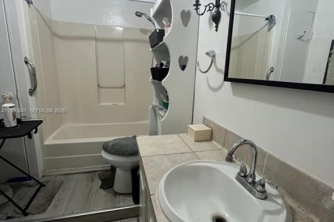 Apartamento en alquiler en Fort Lauderdale, Florida, 1 dormitorio, 162.02 m2 № 2058032 - foto 3