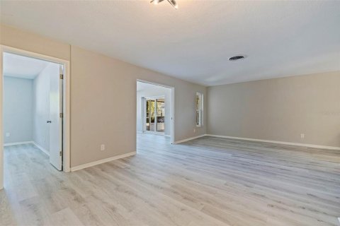 Villa ou maison à vendre à Saint Petersburg, Floride: 3 chambres, 155.52 m2 № 2142347 - photo 12