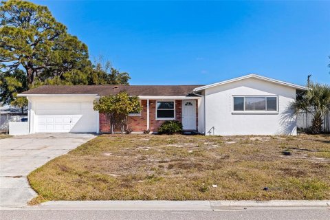Villa ou maison à Saint Petersburg, Floride 3 chambres, 155.52 m2 № 2142347