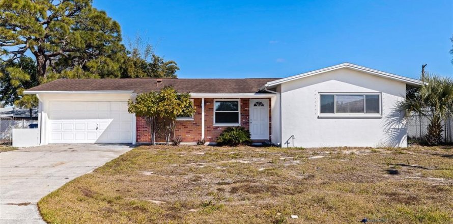 Villa ou maison à Saint Petersburg, Floride 3 chambres, 155.52 m2 № 2142347