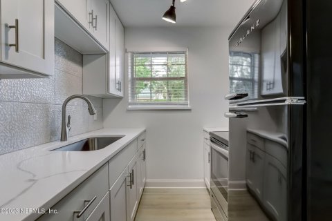 Appartement à louer à Jacksonville, Floride: 1 chambre, 55.74 m2 № 771747 - photo 1