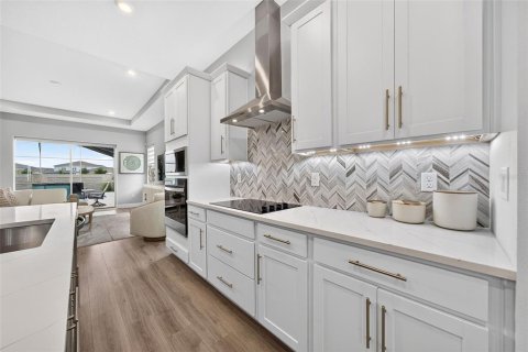 House in Orlando, Florida 5 bedrooms, 287.81 sq.m. № 2208876 - photo 9