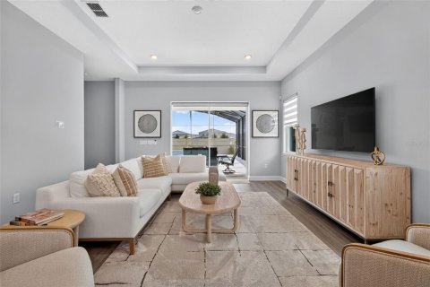 House in Orlando, Florida 5 bedrooms, 287.81 sq.m. № 2208876 - photo 14