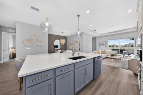 House in Orlando, Florida 5 bedrooms, 287.81 sq.m. № 2208876 - photo 10
