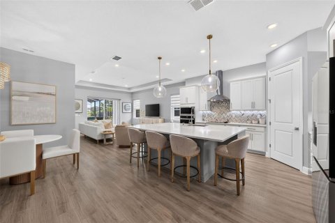 House in Orlando, Florida 5 bedrooms, 287.81 sq.m. № 2208876 - photo 7