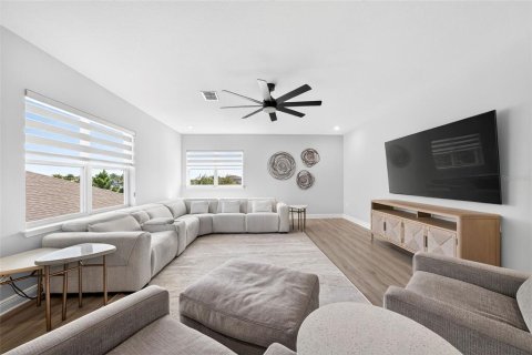 House in Orlando, Florida 5 bedrooms, 287.81 sq.m. № 2208876 - photo 29
