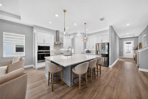 House in Orlando, Florida 5 bedrooms, 287.81 sq.m. № 2208876 - photo 8