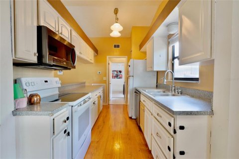 House in Tampa, Florida 3 bedrooms, 113.53 sq.m. № 1795853 - photo 6