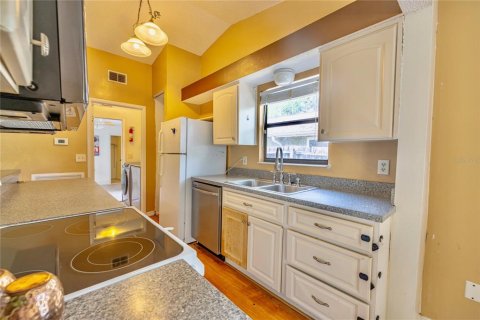 House in Tampa, Florida 3 bedrooms, 113.53 sq.m. № 1795853 - photo 8